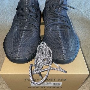 Yeezy Boots 350 black/black/black